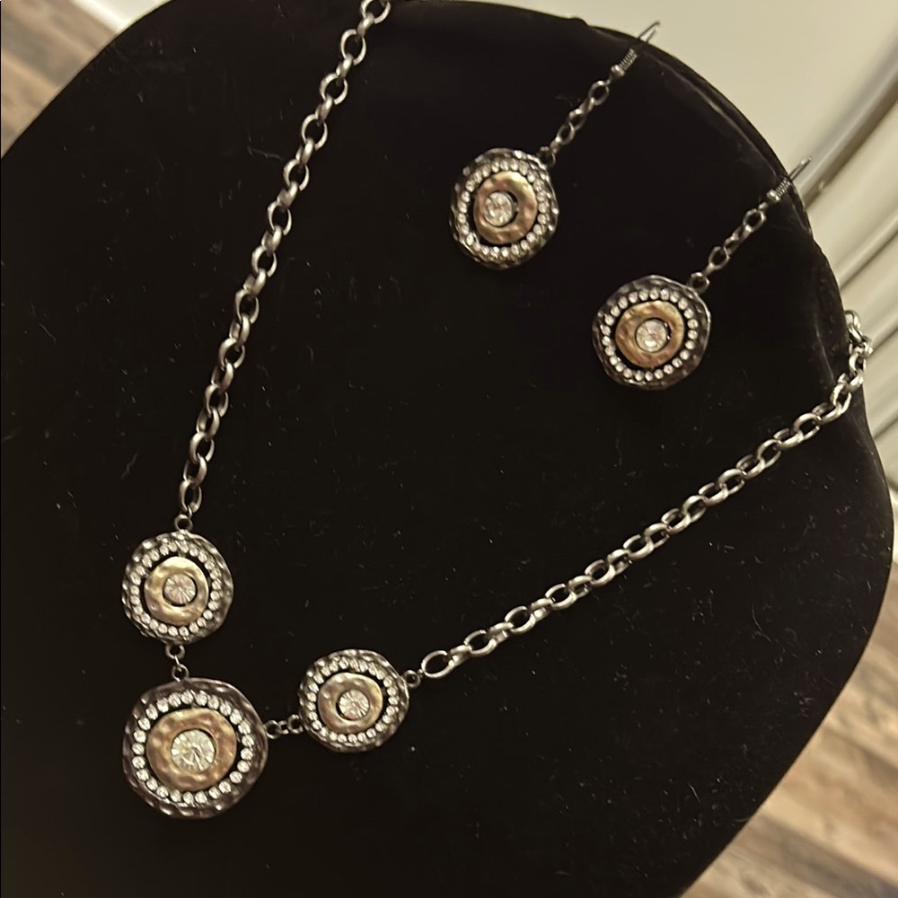 Elegant Two-Tone Necklace and Earring Set